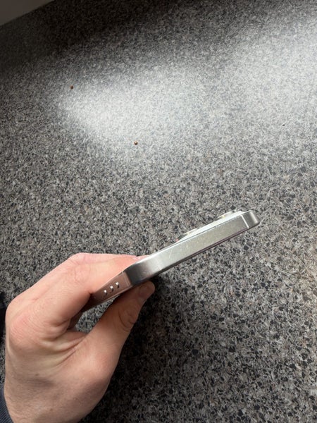 iPhone 15 Pro max64370633063297111