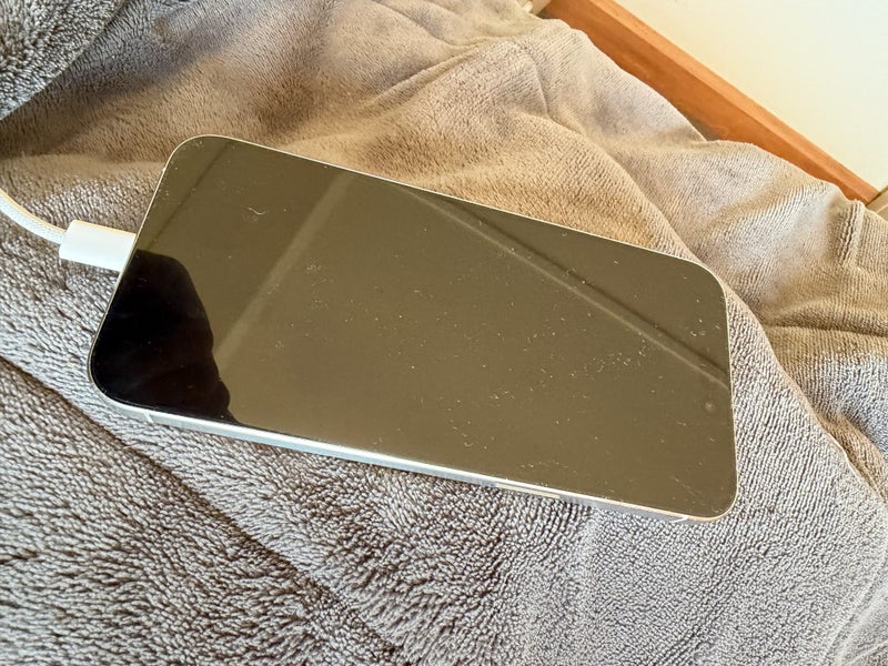 iPhone 15 Pro max64370633063297112