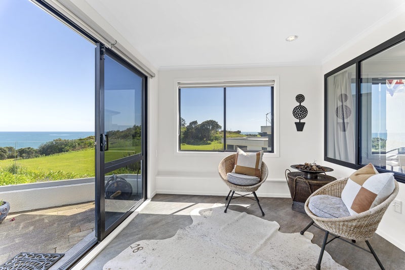 SEA VIEWS, LOCATION AND LOW MAINTENANCE64371096106498110