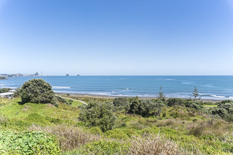 SEA VIEWS, LOCATION AND LOW MAINTENANCE64371096106498114