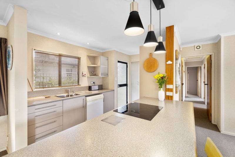 Calm, Connected & Effortlessly Easy64293772384643112