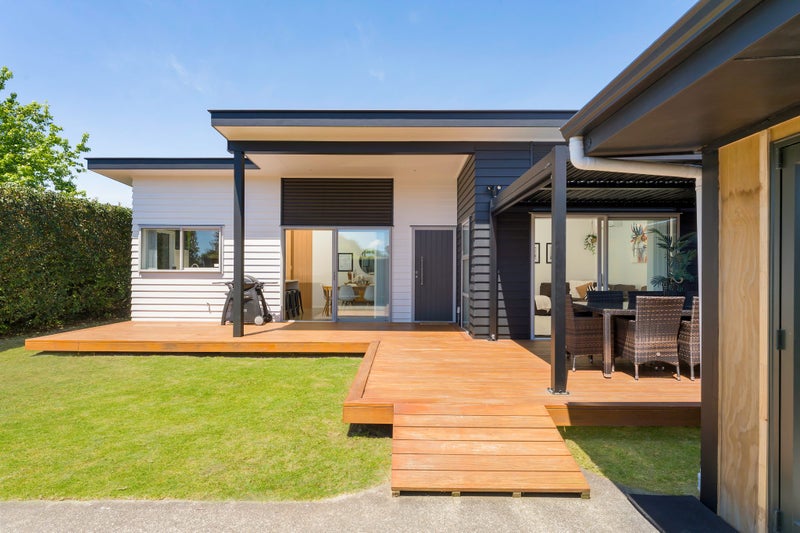 Freehold, Space & Convenience - A MUST SELL!64313037989633112