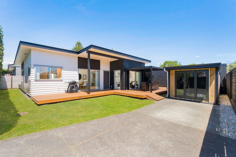 Freehold, Space & Convenience - A MUST SELL!64313037989633110