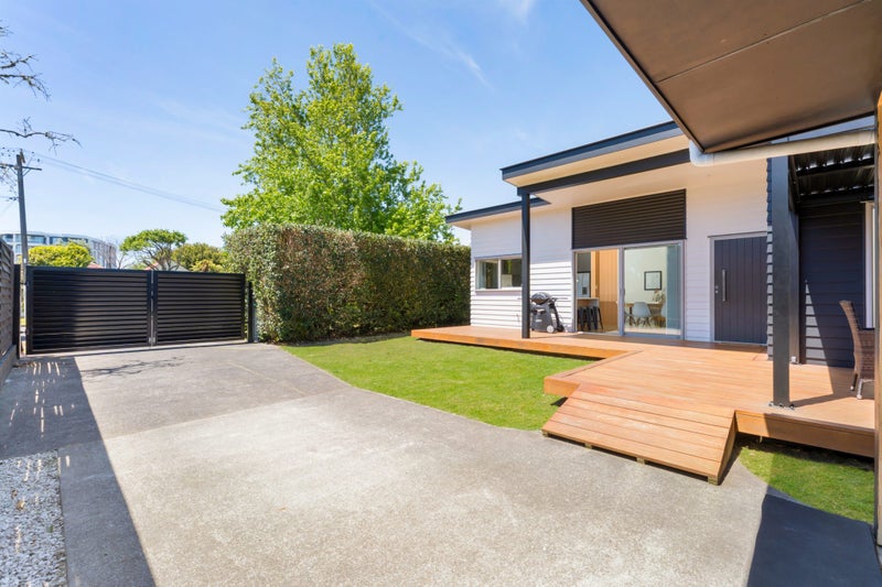 Freehold, Space & Convenience - A MUST SELL!64313037989633111