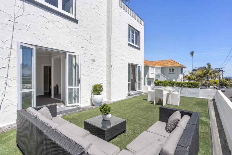 Alfresco Apartment Living - Grammar Zones64293883958530110