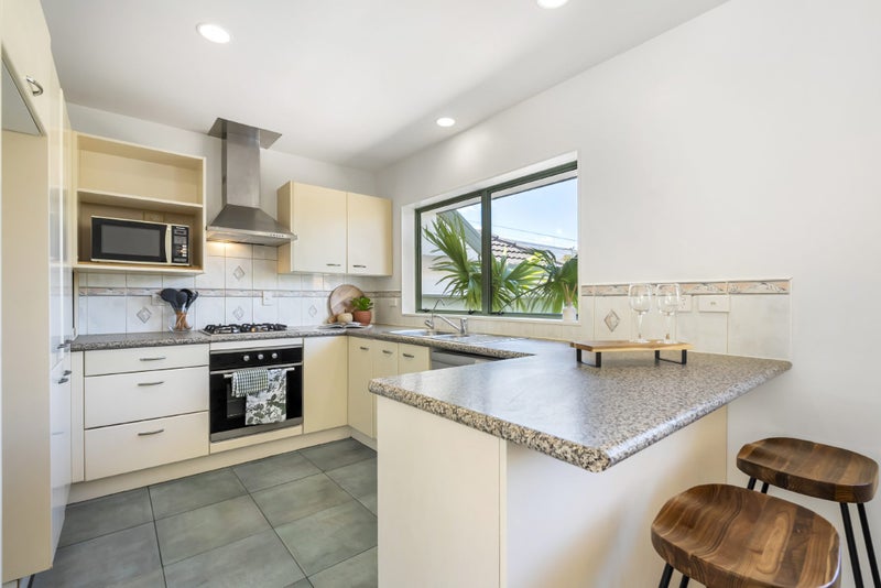 Single Level Brick + Tile64371986396930114