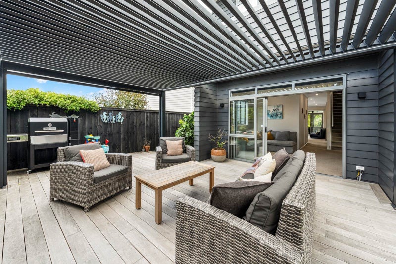 Standalone House with Double Garaging64294677667585112