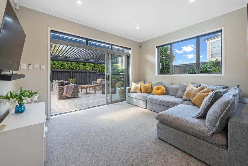 Standalone House with Double Garaging64294677667585113