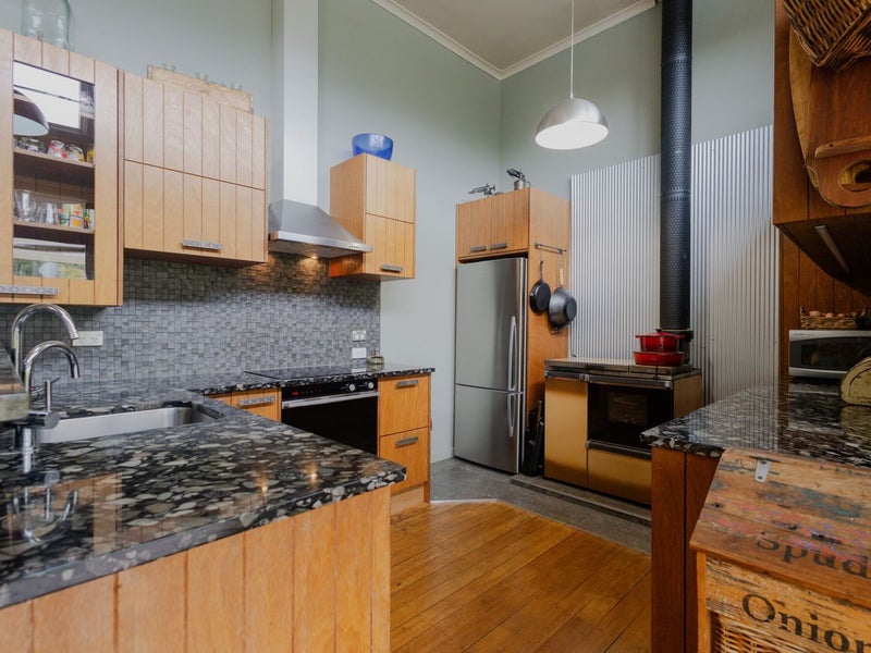 Multiple Dwellings with Income Potential!64294790095874113