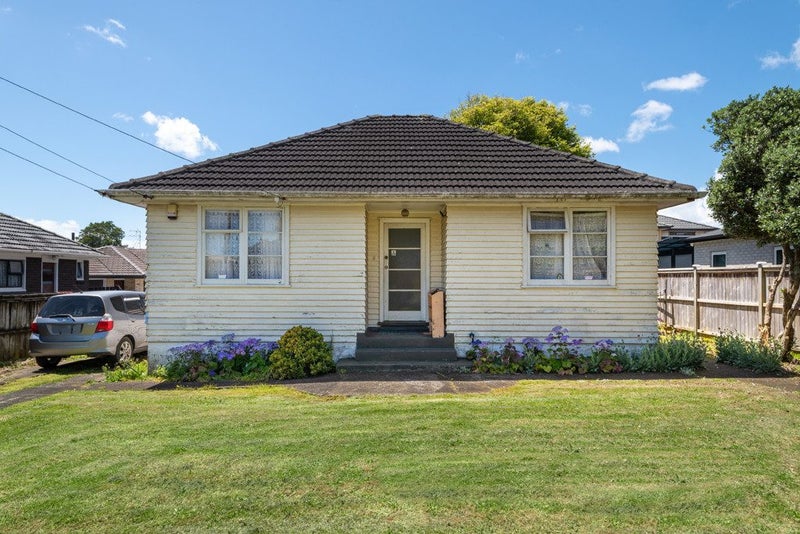 Sunny 1950s Classic on a Flat 809m² Section64294790177409110