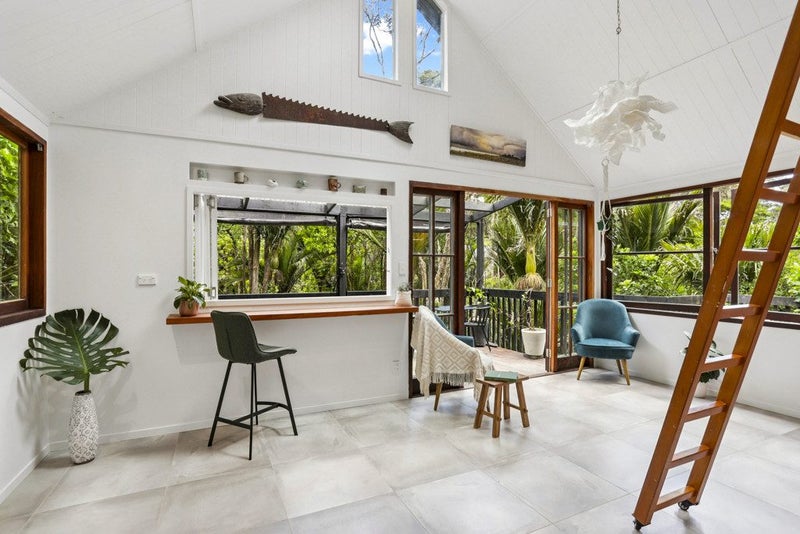 A Hidden World of Wonder in Laingholm64294790237571114