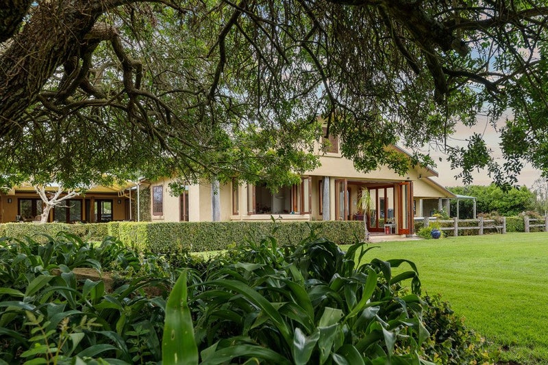 Estuary Calm. Karaka Charm. Owners ready to move!64294889082497110