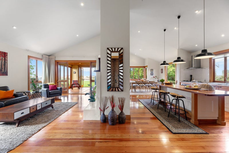 Estuary Calm. Karaka Charm. Owners ready to move!64294889082497111