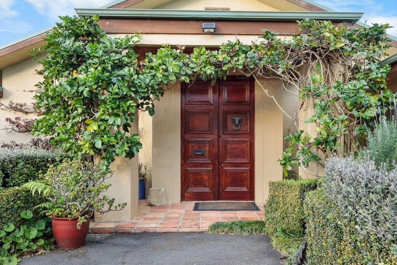 Estuary Calm. Karaka Charm. Owners ready to move!64294889082497113