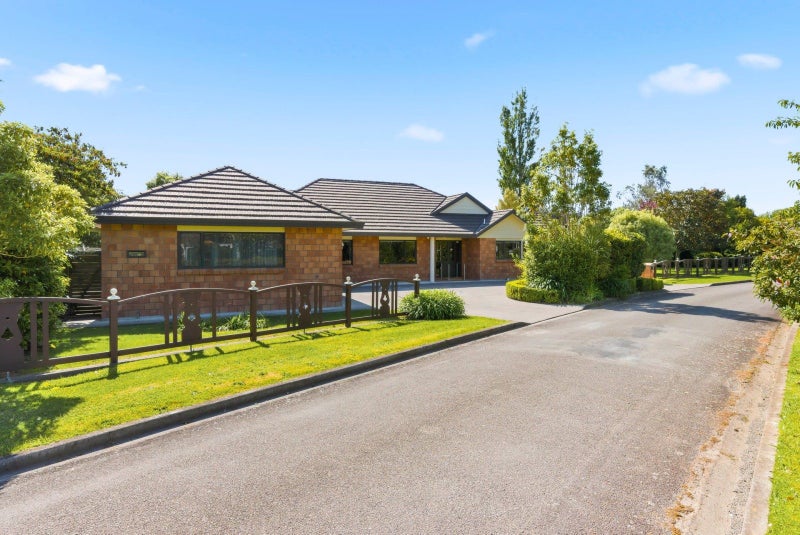 Spacious, Sunny and Private64294888984705114