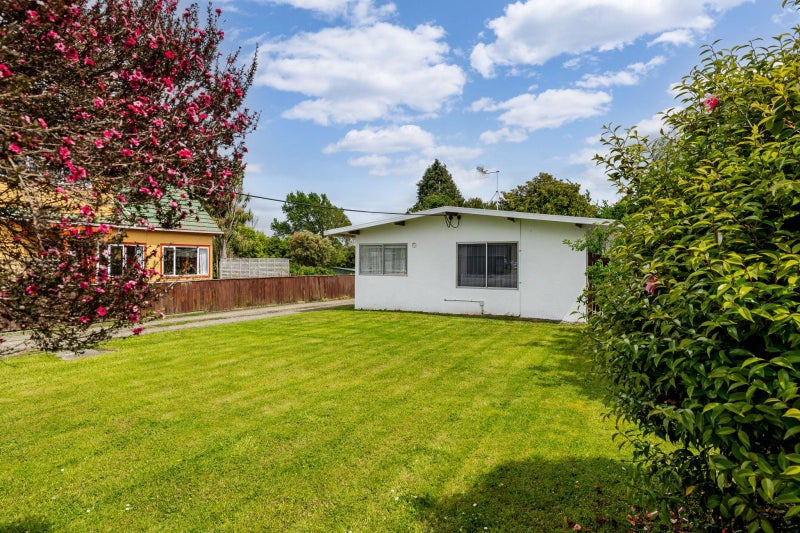 EASY LIVING IN AWAPUNI!64294889098242110