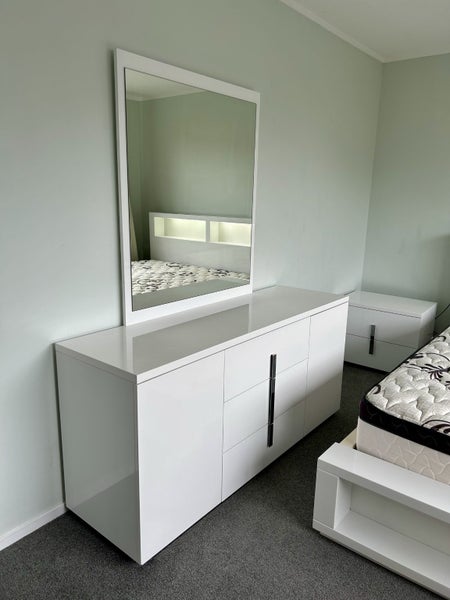 Californian King 5 Piece Bedroom Suite Carousel 2