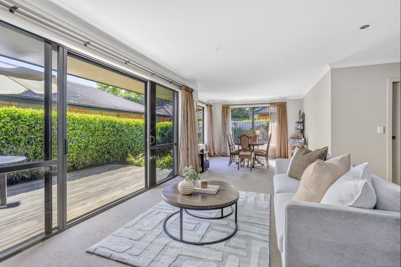 Low maintenance and seriously selling!64295087124226113