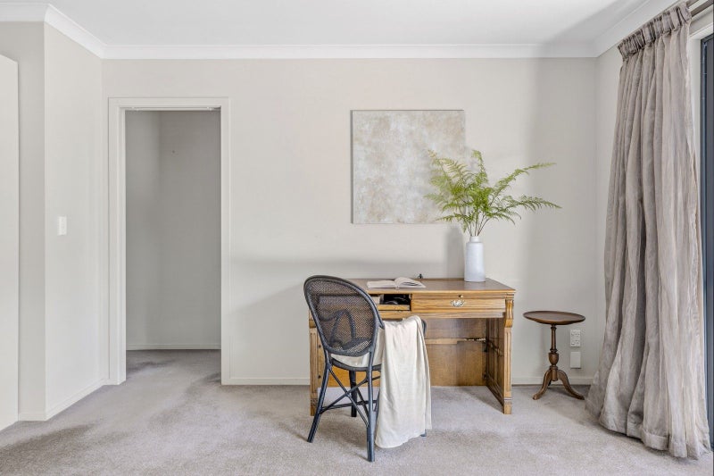 Low maintenance and seriously selling!64295087124226114