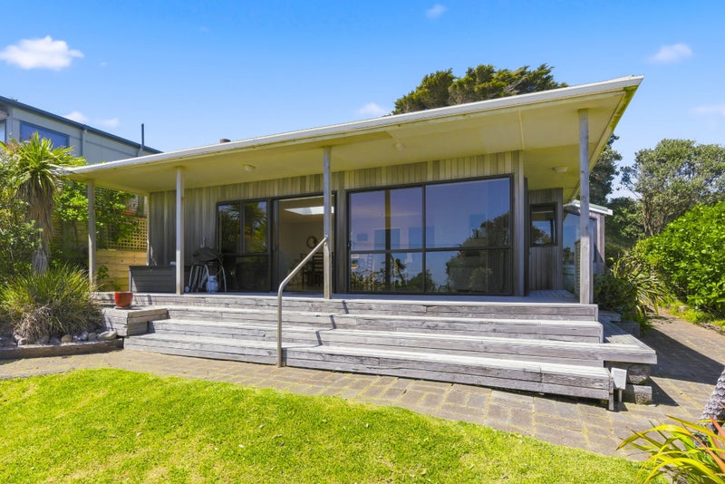 Seaside Charm with Breathtaking Views64295499285122111