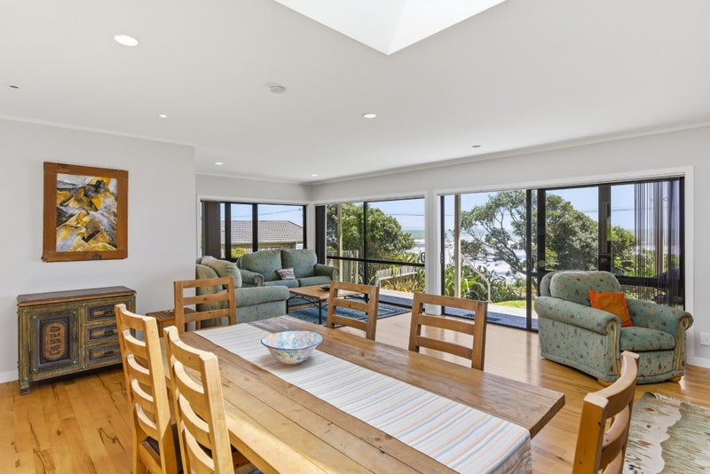 Seaside Charm with Breathtaking Views64295499285122112