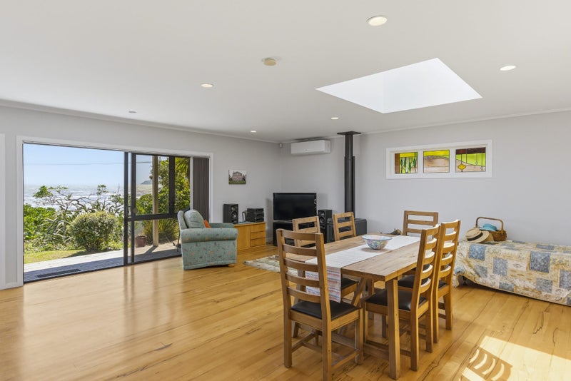 Seaside Charm with Breathtaking Views64295499285122113