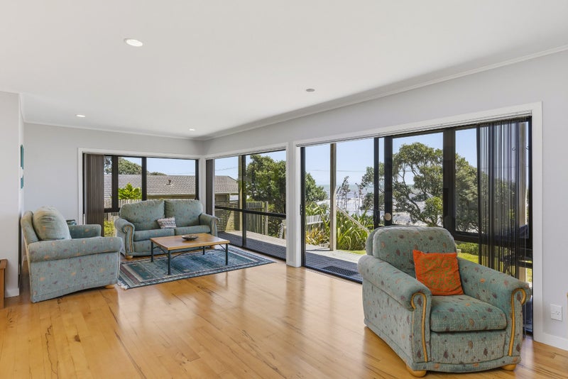 Seaside Charm with Breathtaking Views64295499285122114