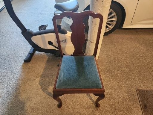 Dinning table and chairs64295386049793110