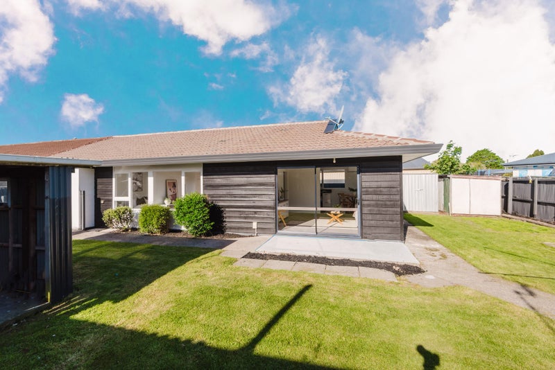 Sleek, Stylish & Ready to Move In!64295398828163111