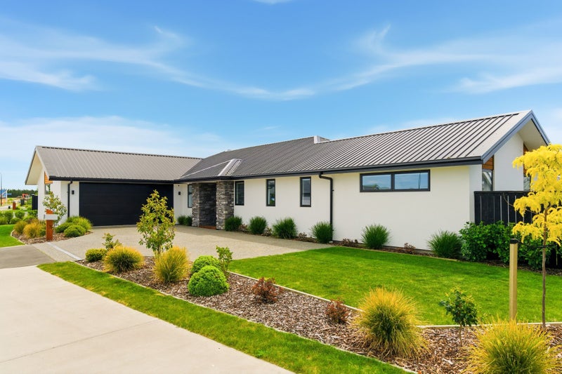 Step Into Refined Elegance64295398990593110