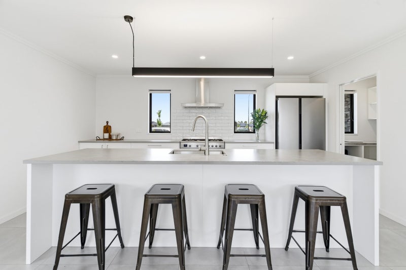 Step Into Refined Elegance64295398990593114