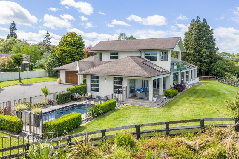 Tamahere Retreat with Breathtaking River Views64295680508931111