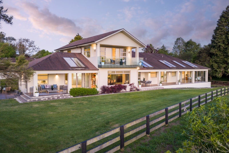 Tamahere Retreat with Breathtaking River Views64295680508931112