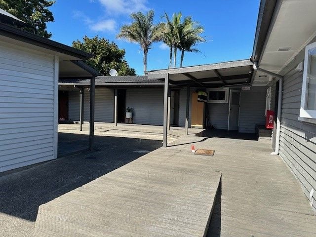 Mangere East, 6+ bedrooms64295836398850113