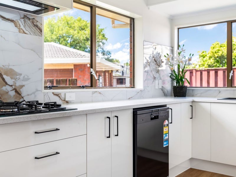 Renovated Brick & Tile!64295892465410113