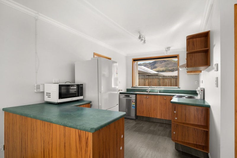 Old Cromwell - Close to the Lake64295994606851113