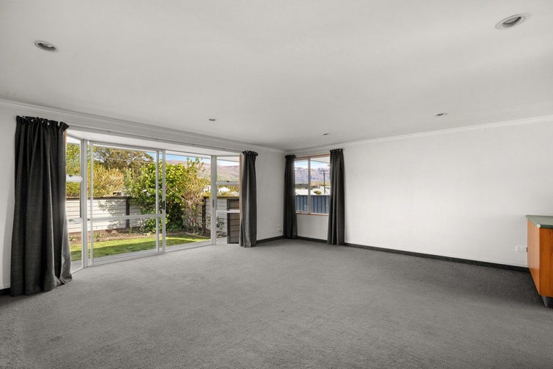 Old Cromwell - Close to the Lake64295994606851114