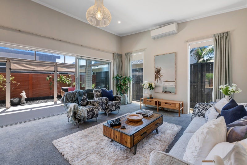 Single-Level Living – Walk to Beach64296194429185112