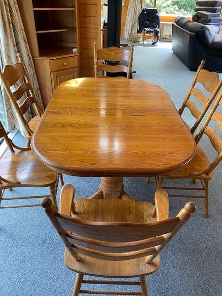 Beautiful old Oak Table & 8 chairs (extends to 2.45m)64296432600706113