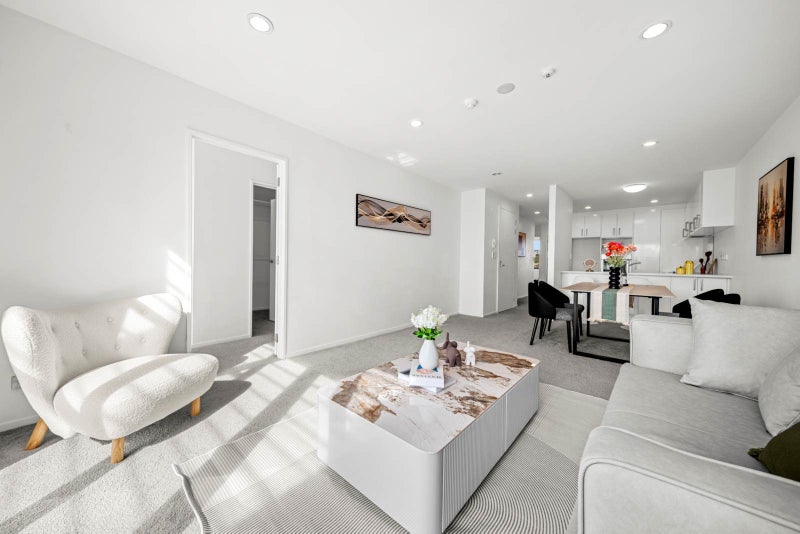 Simplify Your Life — Top-Floor Apartment in Ra...64373868081283112