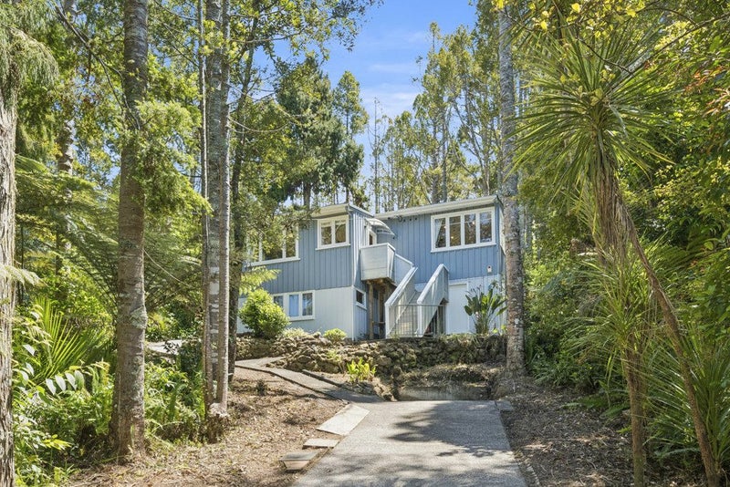 Titirangi Retreat - Sun, Style and Sea Views!64296482935041111