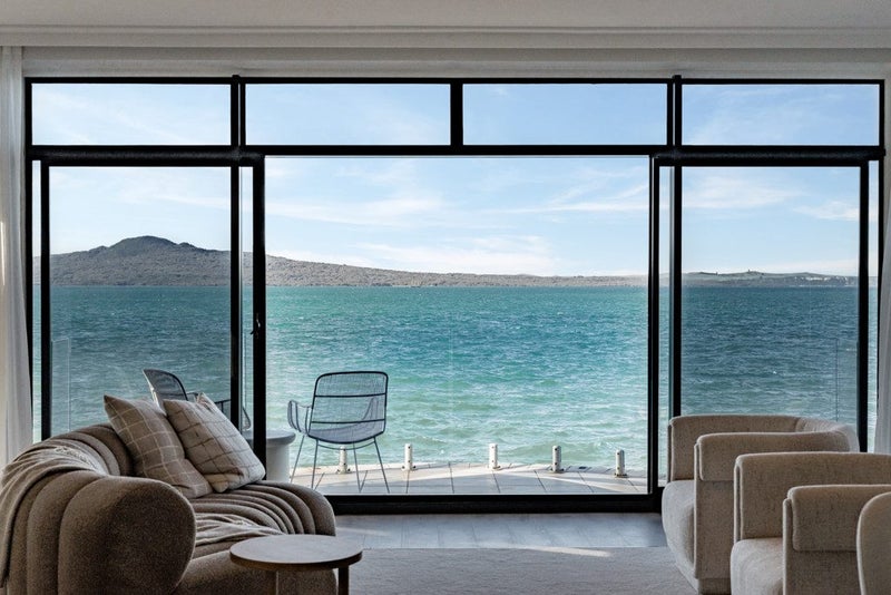 Euro-Style Condo with World-Class Vistas64296582911618111