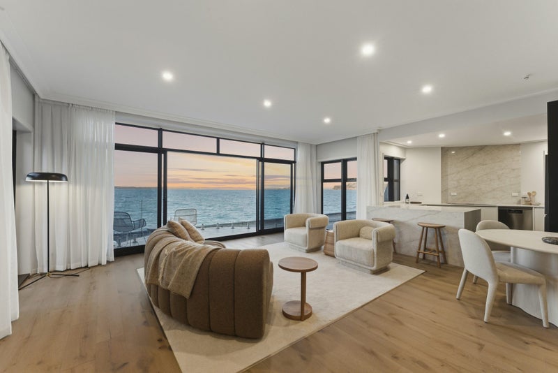 Euro-Style Condo with World-Class Vistas64296582911618113