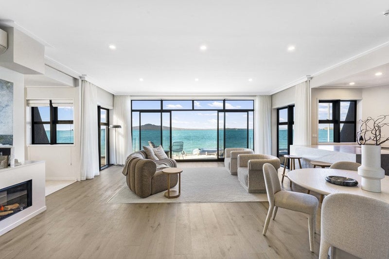 Euro-Style Condo with World-Class Vistas64296582911618114