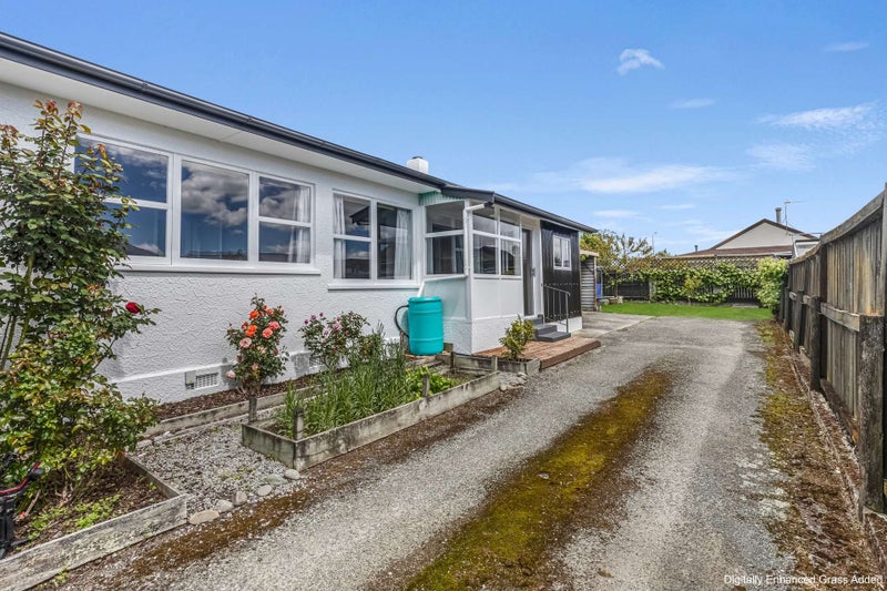 The Perfect Pocket of Peace and Convenience!64296583052802110