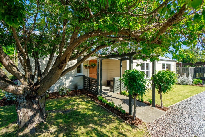 Vendors upsizing - storybook charm64296695412610113