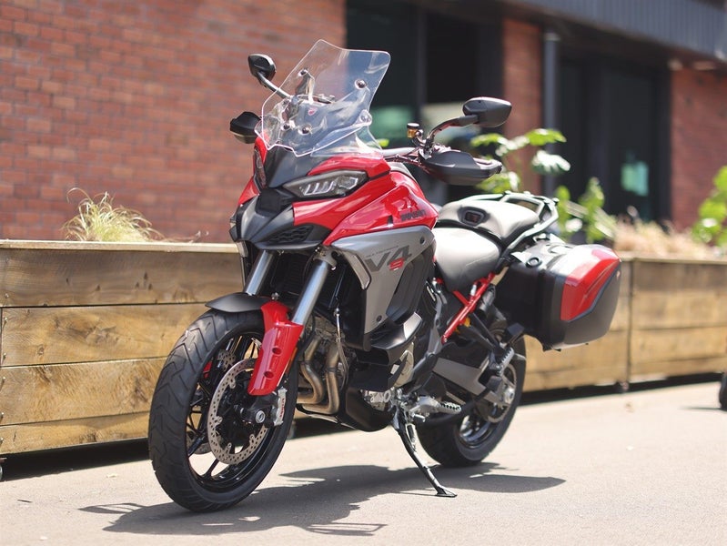 2025 Ducati Multistrada V4s64297800577666112