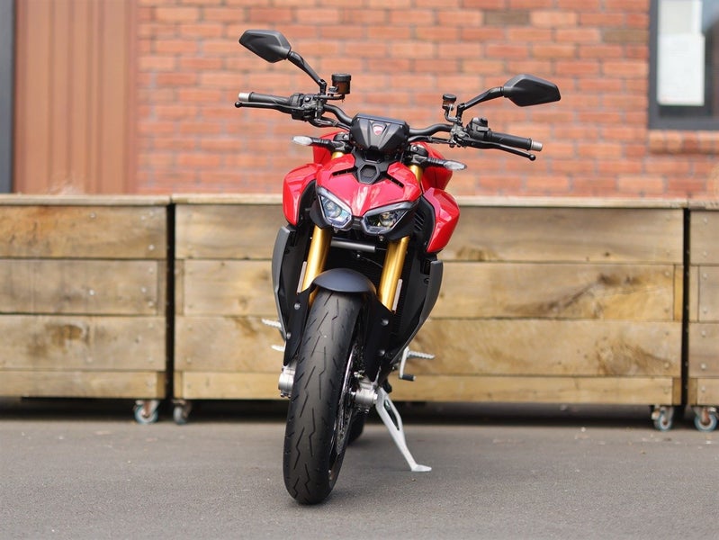 2025 Ducati Streetfighter V2S64297699098755111