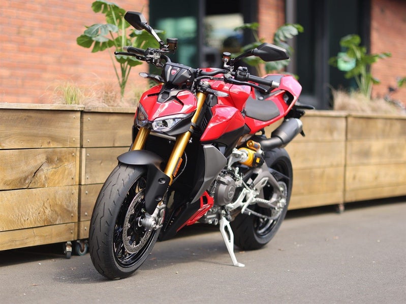 2025 Ducati Streetfighter V2S64297699098755112