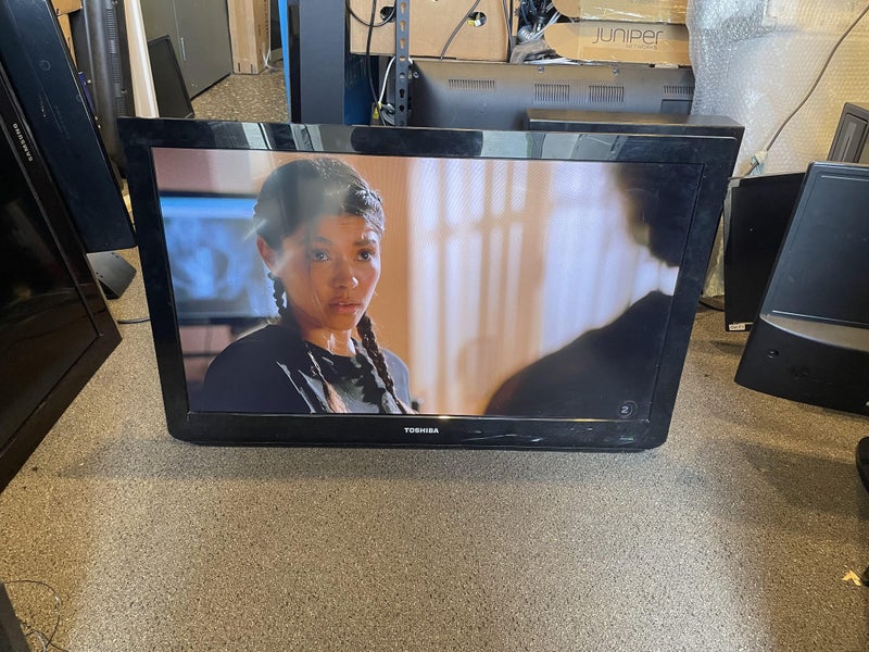 Toshiba 32” 32EL800AZ with freeview - No Stand Carousel 1